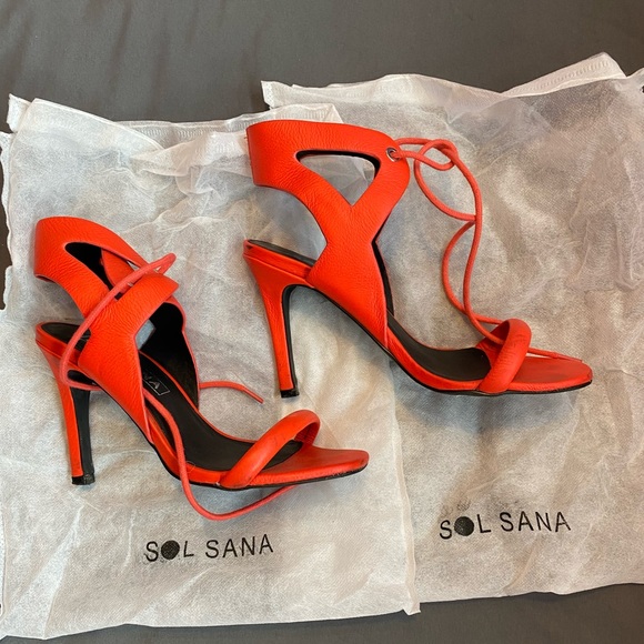 Sol Sana Heels - Picture 2 of 4
